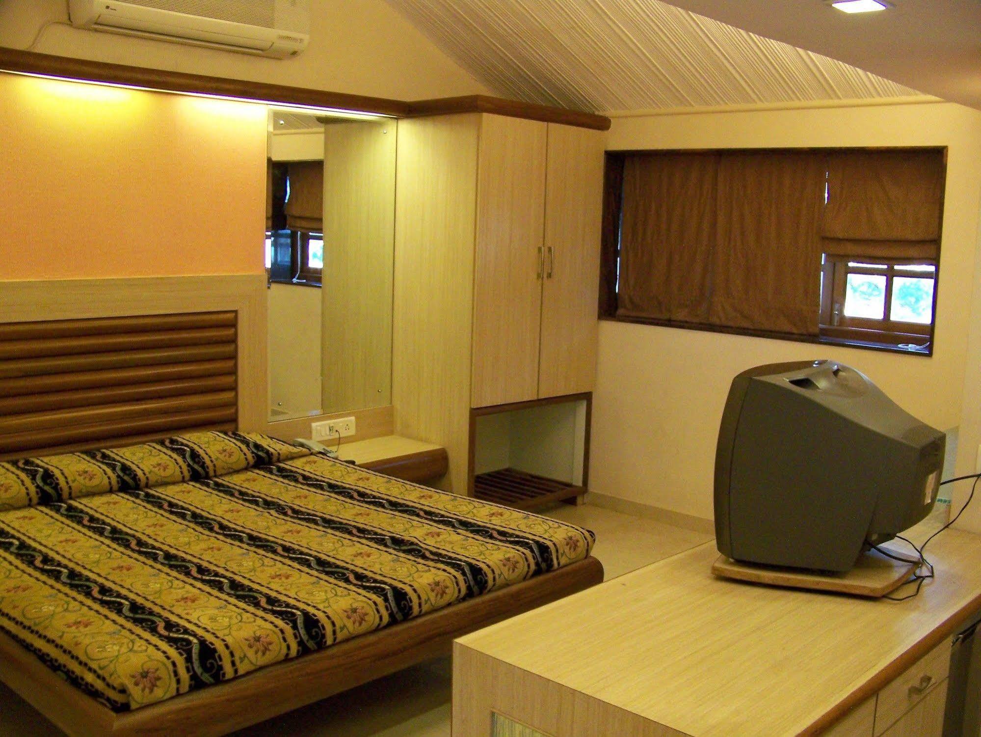 Hotel Beach Garden Mumbai Exterior photo