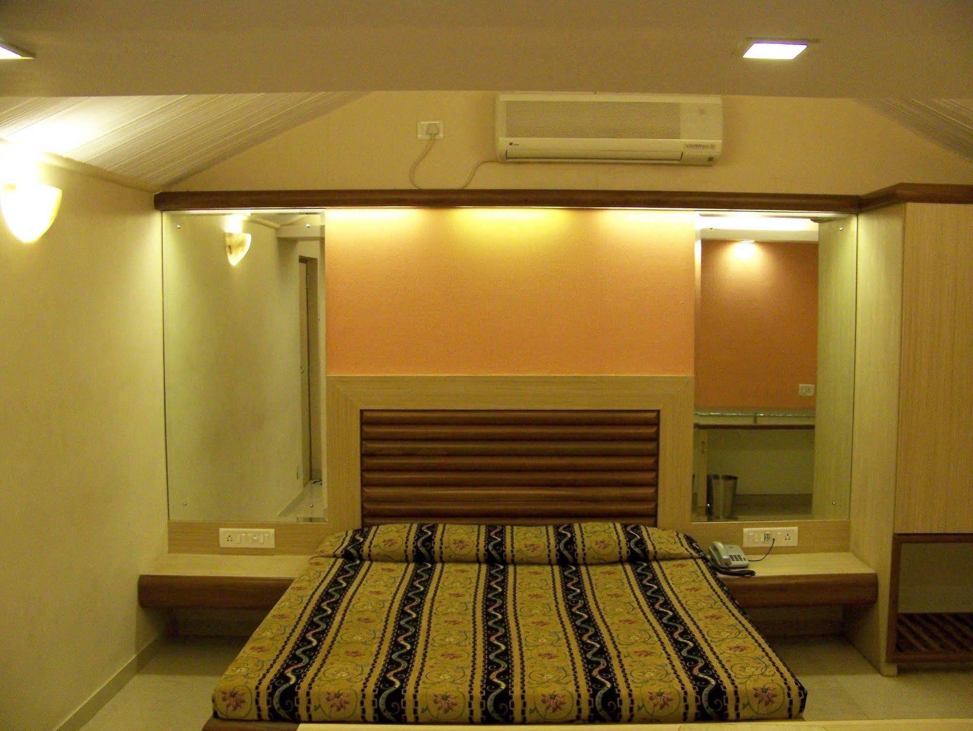 Hotel Beach Garden Mumbai Exterior photo